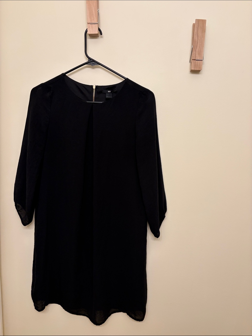 H&M Black Long-Sleeve Shift Dress